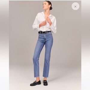 Like New! Abercrombie & Fitch Ultra High Rise Ankle Straight Leg jean
